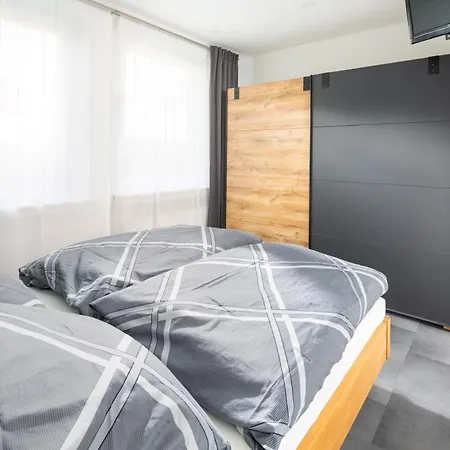 Ney's To Be Apartment